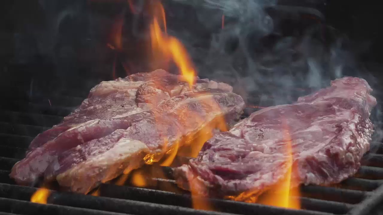 Cargar vídeo: Carnicería Víctor Salvo: vídeo de chuletones a la brasa
