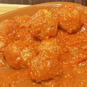 albóndigas de pollo con tomate